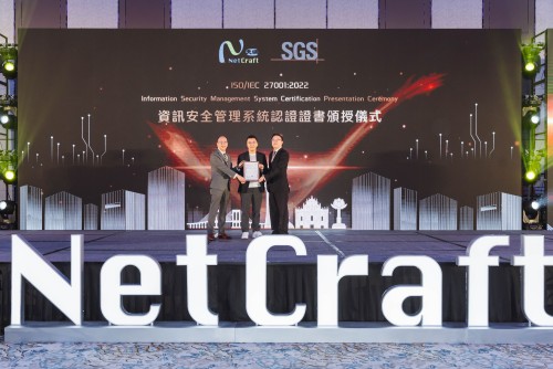 左至右：SGS管理與保證部 — 新產品和服務開發部副總監游天鴻、天網資訊科技（澳門）有限公司營運總監李祥輝及SGS香港管理與保證客戶服務部主管談韞驄。